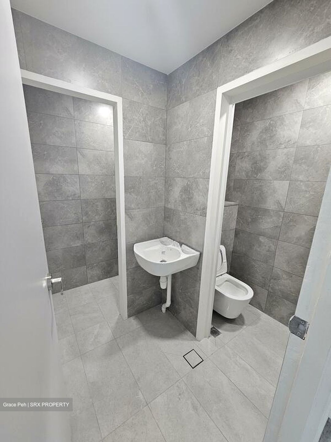 Connexion (D8), Retail #500789411